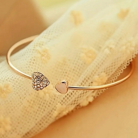 Rhinestone Heart Bracelet - Picture 6 of 9